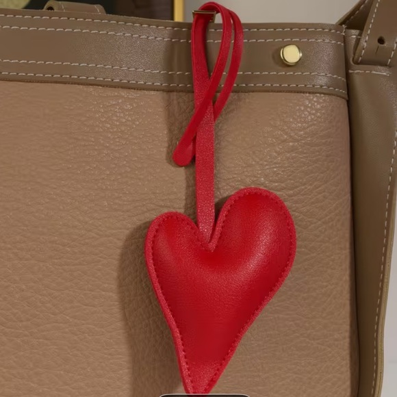 Heart Keychain / purse charm NWT ❤️ - Picture 2 of 4